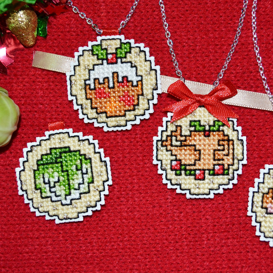 Free Cross Stitch Christmas Craft Pendants Project - Christmas Dinner